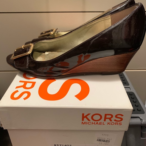 Brown patent leather wedge shoe - Picture 5 of 8